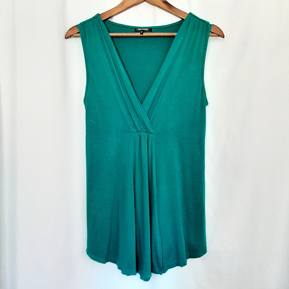 Daisy Fuentes Sleeveless Top